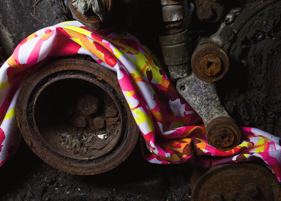 colorful piece of cloth in a belt tensioning